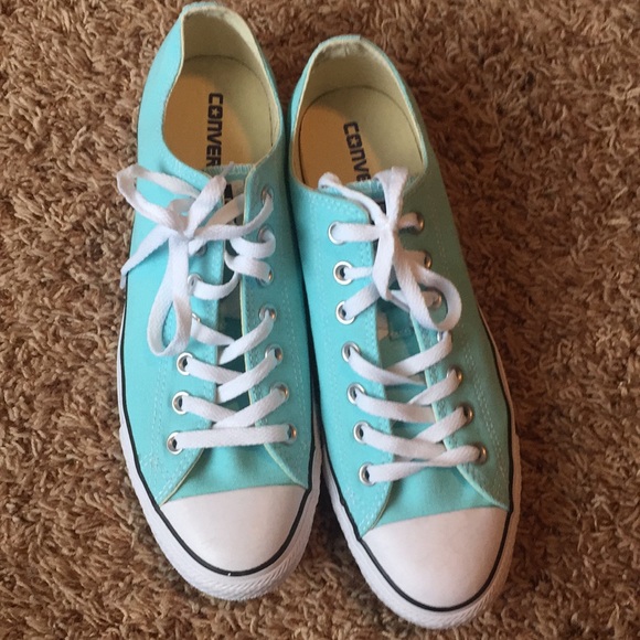 Converse Shoes - Low top converse light blue